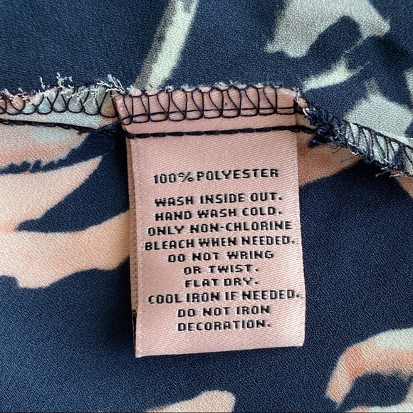 Juicy Couture Floral Print RS Trim Shark Bite Hem Blouse - Picture 11 of 13